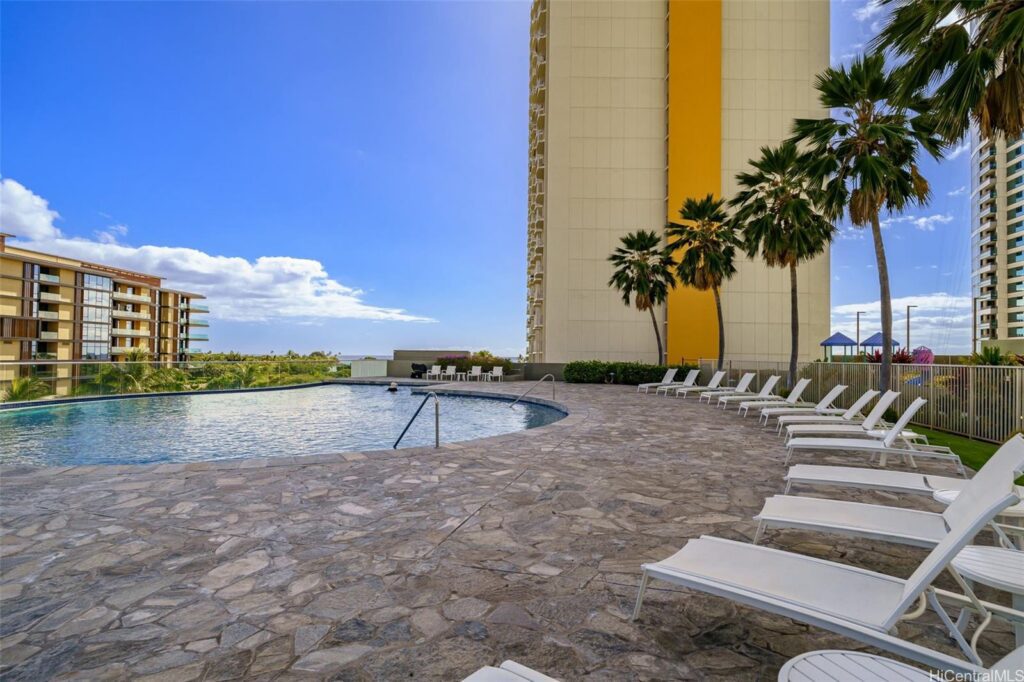 pool at Honolulu condo